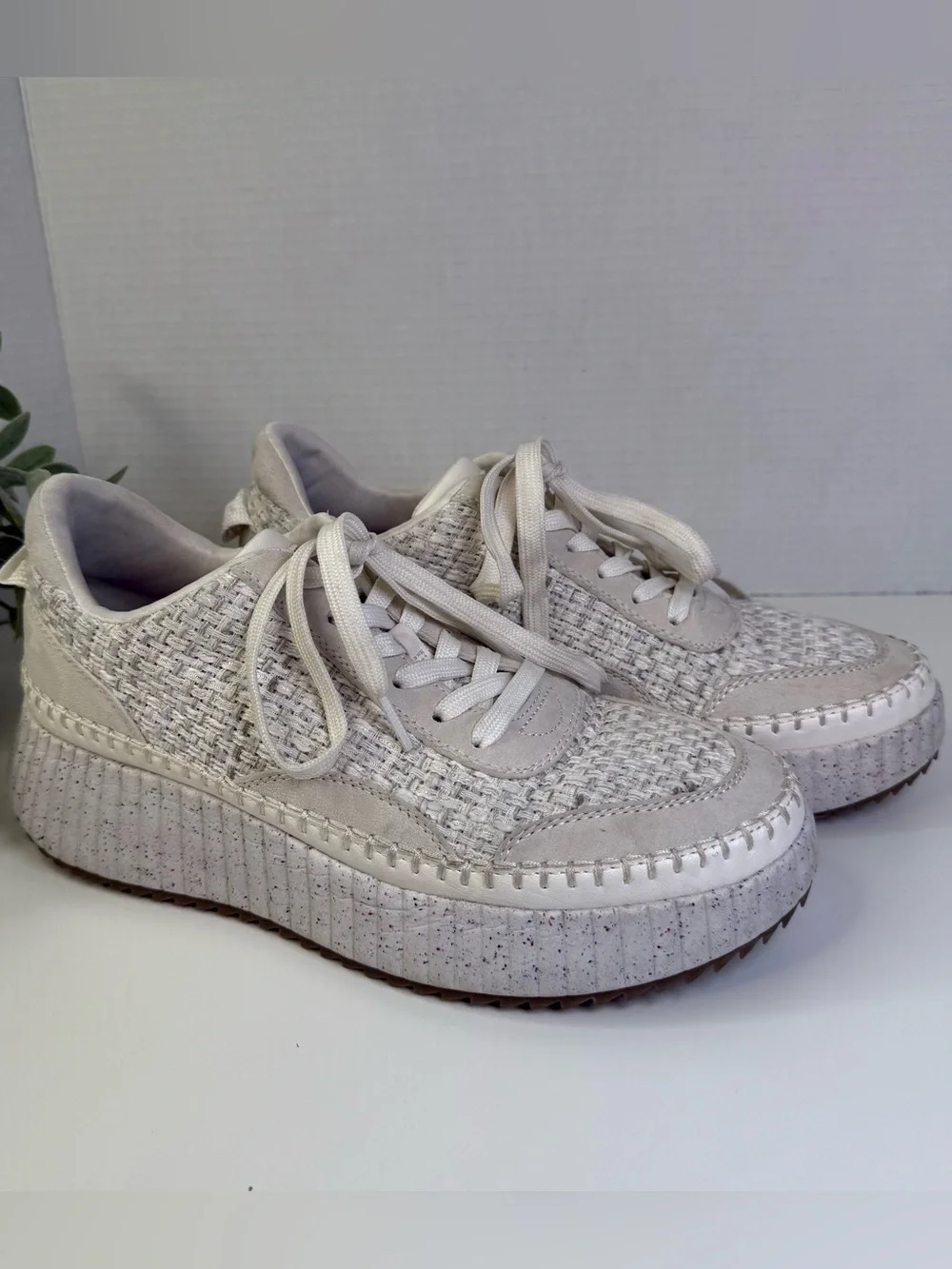 Universal Thread platform sneakers